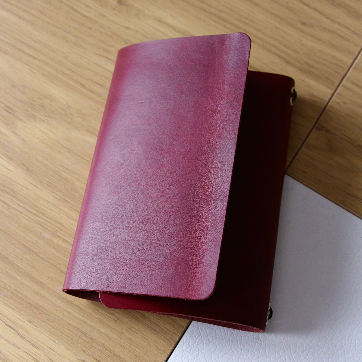 [Imparfait] Pocket passeport bordeaux (12,5 x 9 cm)